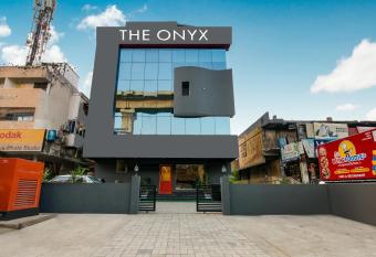 Hotel The Onyx allows 18 year olds to book a room
