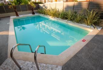 OLIVE 202 has Balcony rooms