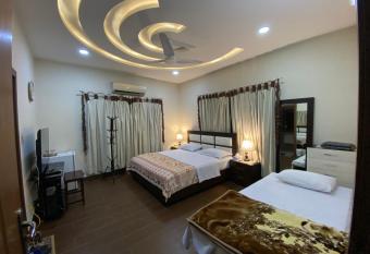 Alpha Guest House has Balcony rooms