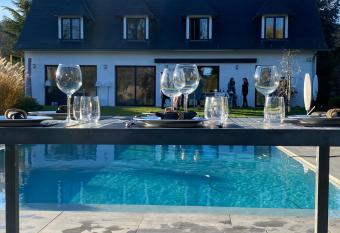 Villa de la Meuse allows 18 year olds to book a room