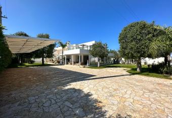 Adagio Salentino has Balcony rooms