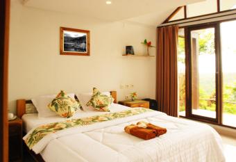 Munduk Clove has Balcony rooms