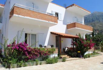 PENELOPE 2 has Balcony rooms