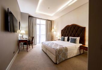 Sapphire Inn Hotel has Balcony rooms