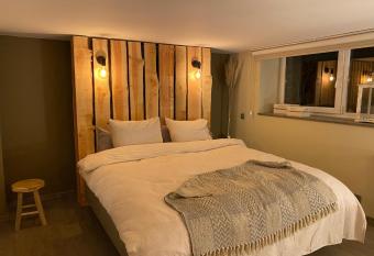 Le Retour aux Sources - Chambre d H  te chaleureuse et conviviale allows 18 year olds to book a room