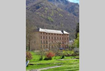 T2 r  sidence Grand Hotel appt 102 - village thermal montagne has Balcony rooms