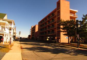 Americana Motor Inn on Boardwalk has Balcony rooms