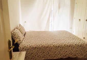   tico C  diz Centro allows 18 year olds to book a room