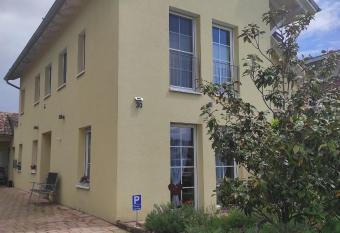 Ferienwohnung Sonnenlicht allows 18 year olds to book a room