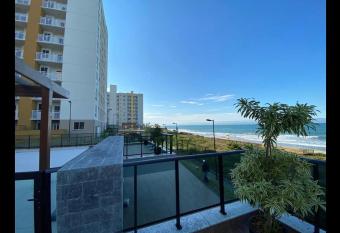 Resort em Barra Velha, P   na areia Apartamento com vista pro mar has rooms with a private hot tub