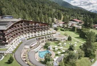 Krumers Alpin     Your Mountain Oasis has Balcony rooms