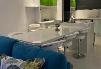 Peacock Cottage, 95 Eden Wilds has Balcony rooms