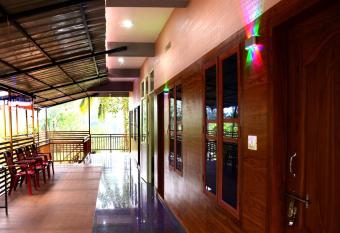 Cherry Castle has Balcony rooms