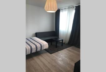 Studio Calme et Lumineux proche Centre ville WIFI allows 18 year olds to book a room