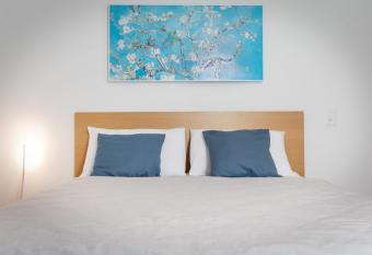 Easy flat Vezia, indipendent entrance, free parking allows 18 year olds to book a room