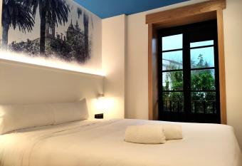 Alameda Rooms Santiago allows 18 year olds to book a room