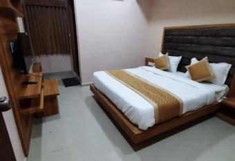 Hotel Maple View allows 18 year olds to book a room