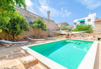 Can Romaguera has Balcony rooms