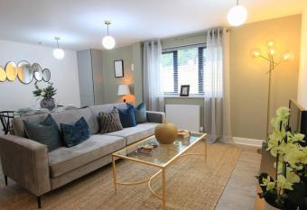 Cabot Mews Apartment 2 allows 18 year olds to book a room