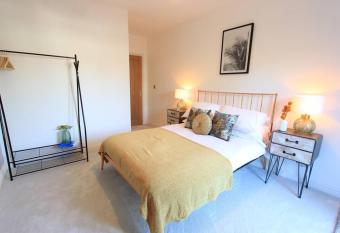 Cabot Mews Apartment 6 allows 18 year olds to book a room