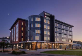 Hilton Garden Inn Albany, WA allows 18 year olds to book a room