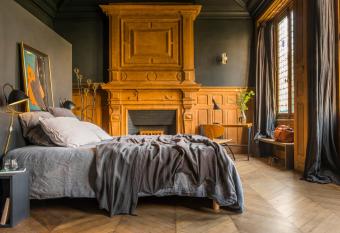 LE SECRET has Balcony rooms