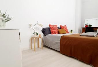 Hostal Urban Basic allows 18 year olds to book a room