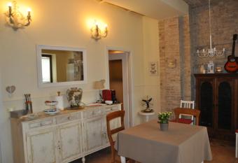 BED AND BREAKFAST PIAZZA MERCATO has Balcony rooms