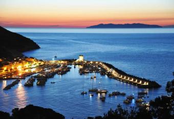 MINI SUITE ULIVO allows 18 year olds to book a room