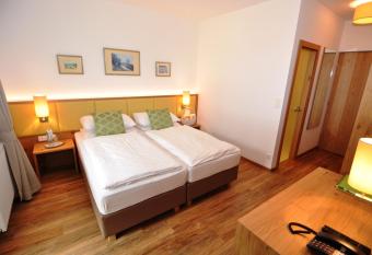 Wienerwaldhof Rieger has Balcony rooms