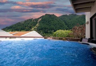 Close to the Action - In Town - Spa Pool has Balcony rooms