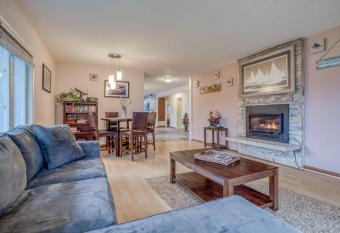 Charlie's Place has Balcony rooms