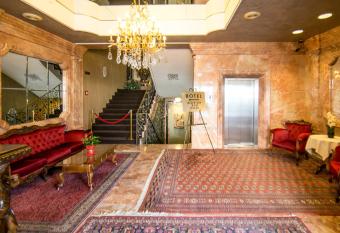 Hotel Palais Porcia allows 18 year olds to book a room