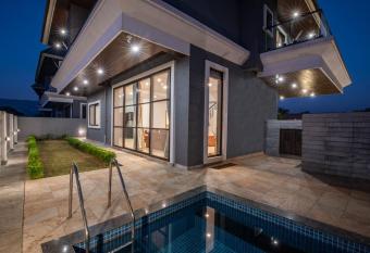 StayVista s Hillside Cove - Mountain-View Villa with Plunge Pool & Kids Zone allows 18 year olds to book a room