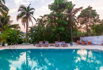 The Beach House by StayVista with Modern interiors, nearby beach, pool, lawn allows 18 year olds to book a room