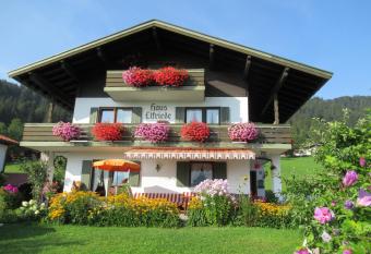 Haus Elfriede has Balcony rooms