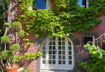 Nouveau chambre cosy dans un havre de paix... allows 18 year olds to book a room