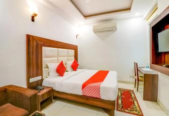 Hotel Airport View allows 18 year olds to book a room