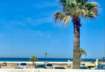 Urb Las Ca  as Apartamento F1 allows 18 year olds to book a room