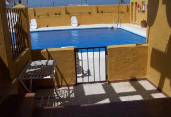 Urb Las Ca  as I Apartamento F2 has Balcony rooms