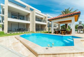 Villa Mirakul allows 18 year olds to book a room