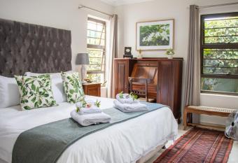 Jasmine Guest Cottage allows 18 year olds to book a room