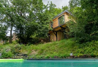 Le Moonloft insolite Tiny-House dans les arbres & 1 s  ance de sauna pour 2 avec vue panoramique has Balcony rooms