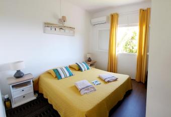 GRANDE ANSE - LES COCOTIERS allows 18 year olds to book a room