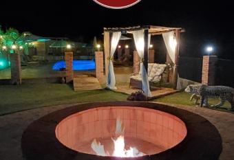   guas Chal  s Temporada !Temos Chal  s e Lofts Completos ,pr  ximo ao Parque Aquatico e do Centro allows 18 year olds to book a room