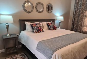 Steenkoppies semi self catering apartment has Balcony rooms