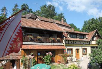 La Maison de Vacances has Balcony rooms
