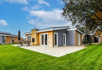 Holiday Home Green Resort Mooi Bemelen by Interhome has Balcony rooms