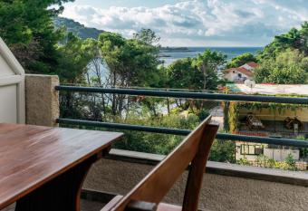 Apartments Pitarevi   has Balcony rooms