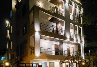 The Palm Aryan - A Boutique Hotel allows 18 year olds to book a room